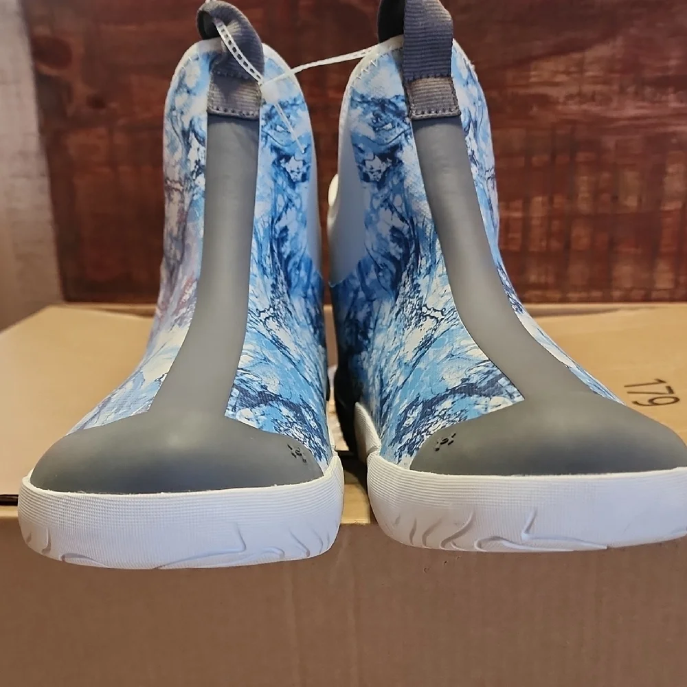 Under Armour Blue and Gray Water Boots
